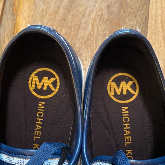 MK Sneaker - Picture 4 of 6